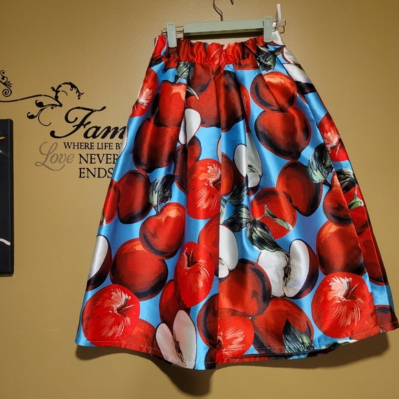 Hesperus A Line Apple Print Skirt - Picture 3 of 8
